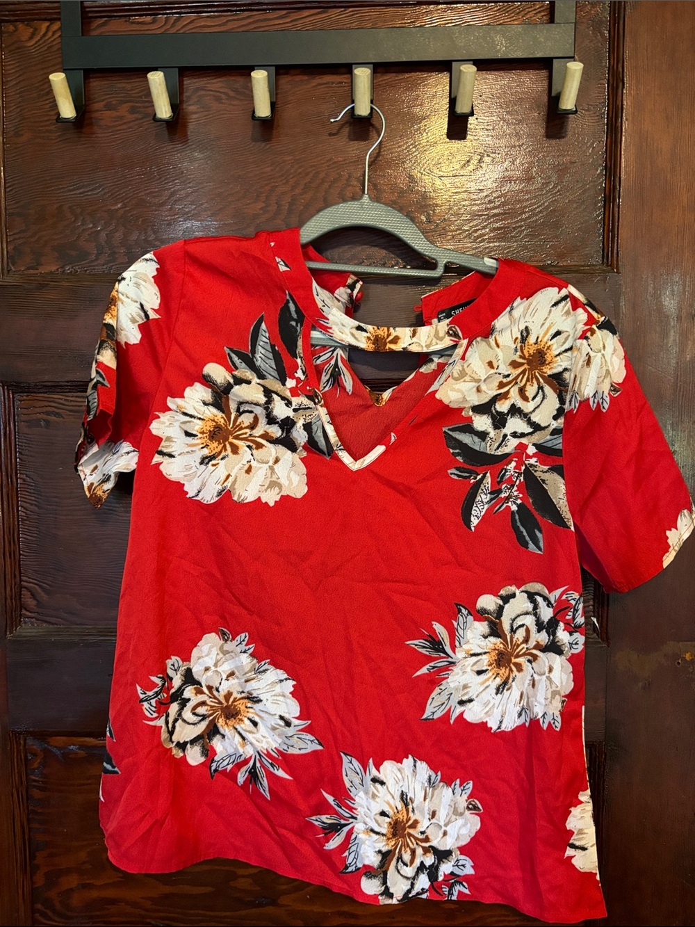 SHEIN Red Short Sleeve Floral V-Neck Top